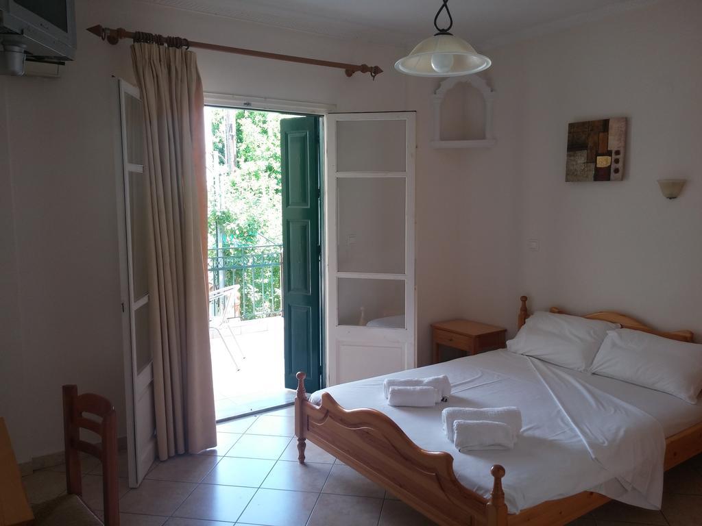 Irini Apartments Anaxos Exterior photo